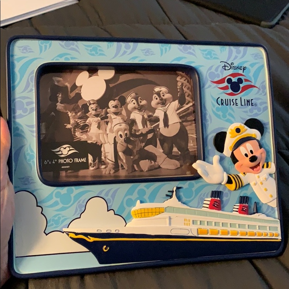 Disney cruise line frame. Bran new in box.